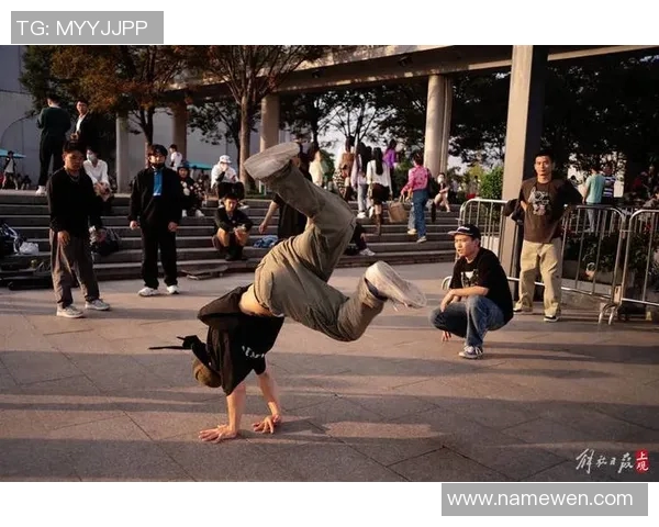 成都滑板队灵活性探秘：在城市街头舞动的青春与激情