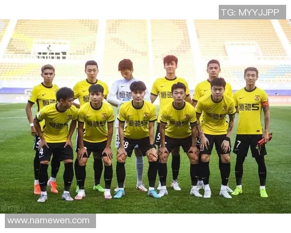 广州足球队团队协作的力量与魅力探讨助力球队崛起与发展