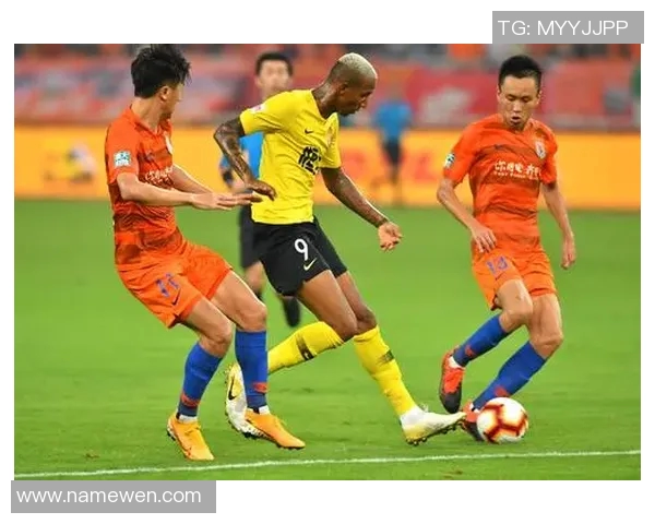 广西恒大与山东鲁能激战正酣谁能在这场对决中笑到最后