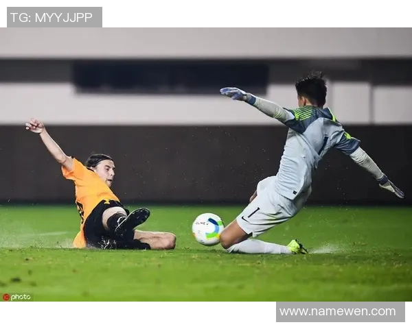 列日队与瓦雷赫姆队激战正酣精彩对决引发球迷热情期待 列日队与瓦雷赫姆队激战正酣精彩对决引发球迷热情期待