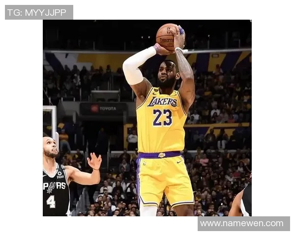 詹姆斯历史性成就达成成为首位四万分一万板一万助的传奇球员