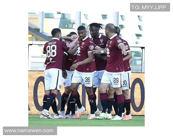 都灵与斯帕尔马的激烈对决揭示意甲新赛季的竞争格局与球队实力较量