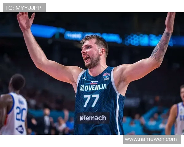 奥斯与阿尔克马青年激战正酣谁能在这场较量中笑到最后